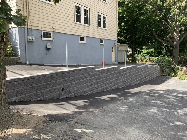 Roslindale Allan Block Wall image